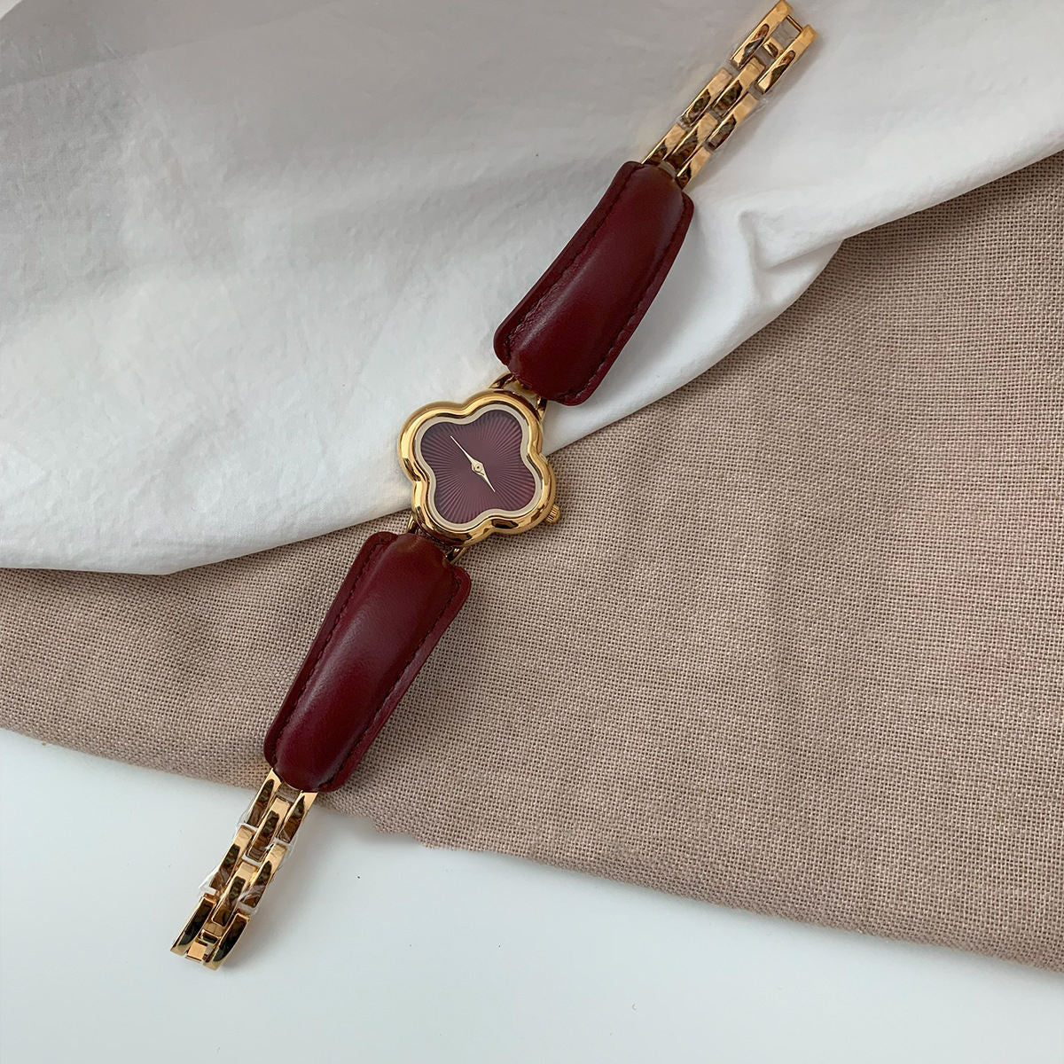 Vintage Style Quartz Watch with Genuine Leather Strap For Women